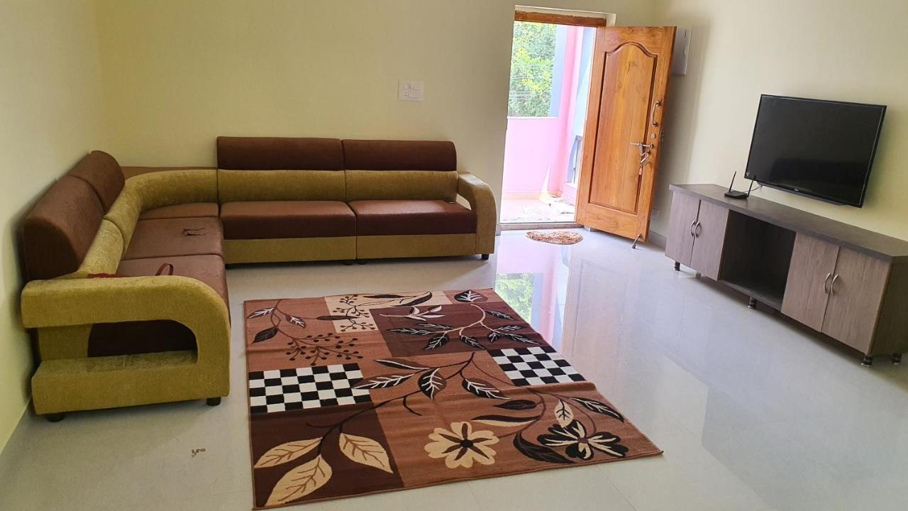 Tirupati Homestay - 2Bhk Ac Family Apartments Near Alipiri And Kapilatheertham - Walk To A2B Veg Restaurant - Wifi - Android Tv - Easy Access To Tirumala Εξωτερικό φωτογραφία